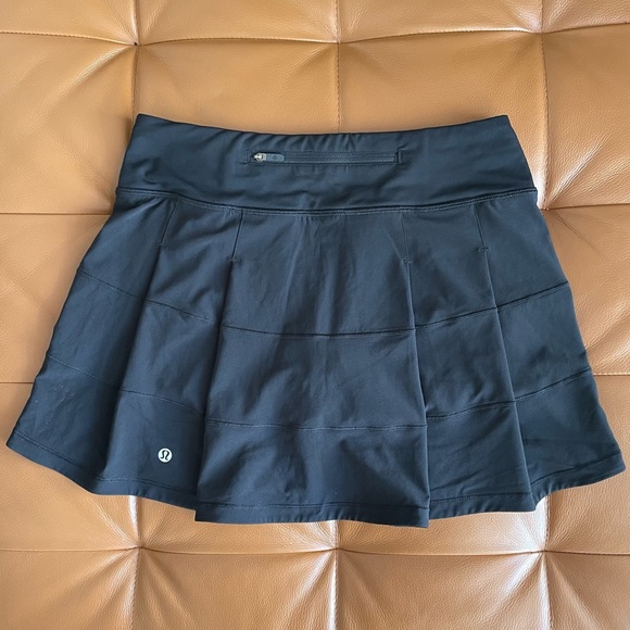🔥Like New! Lululemon Athletica black skort. Size 4. - Picture 10 of 13
